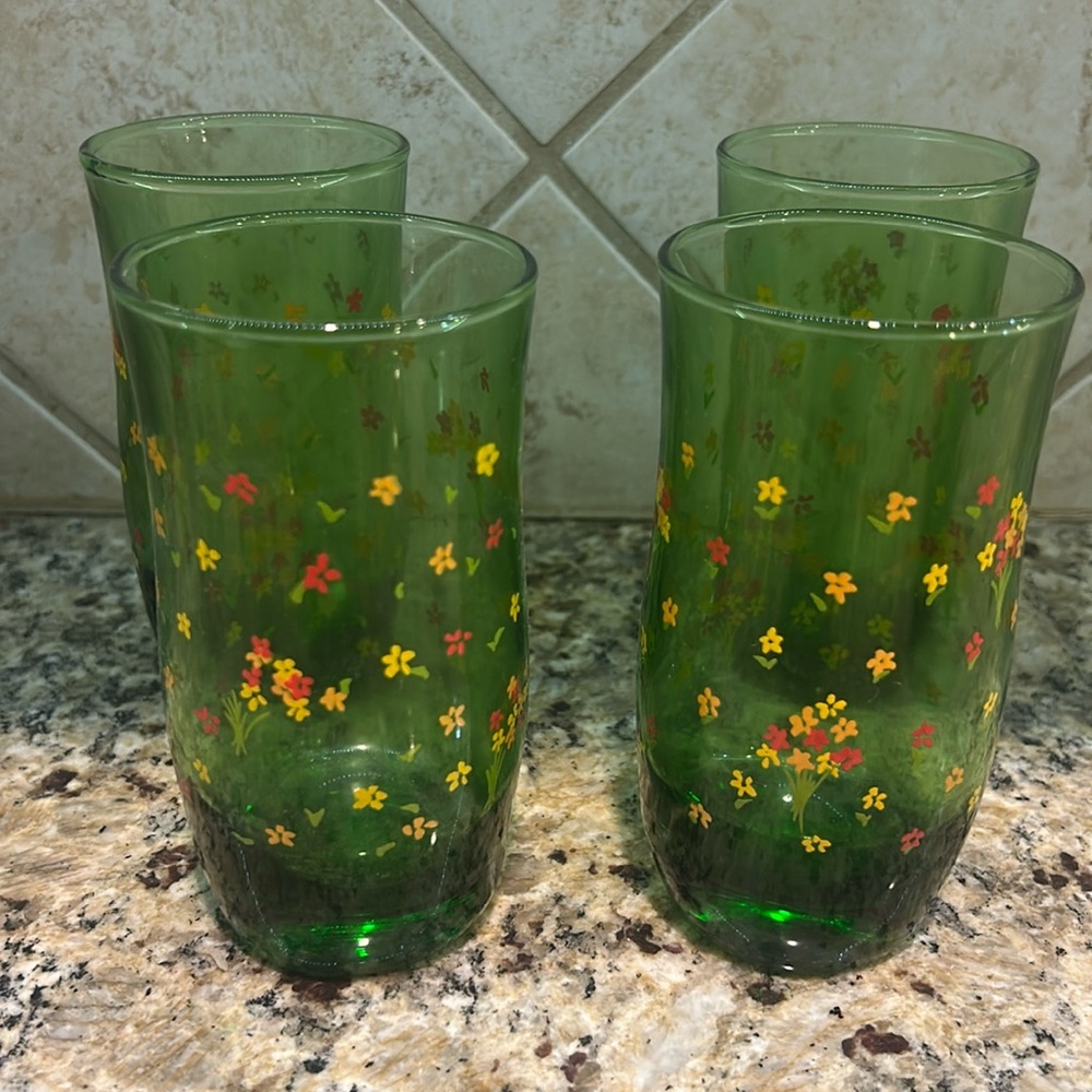 Vintage MCM Green juice glasses, set of 4 with floral bouquet 🌼 print
